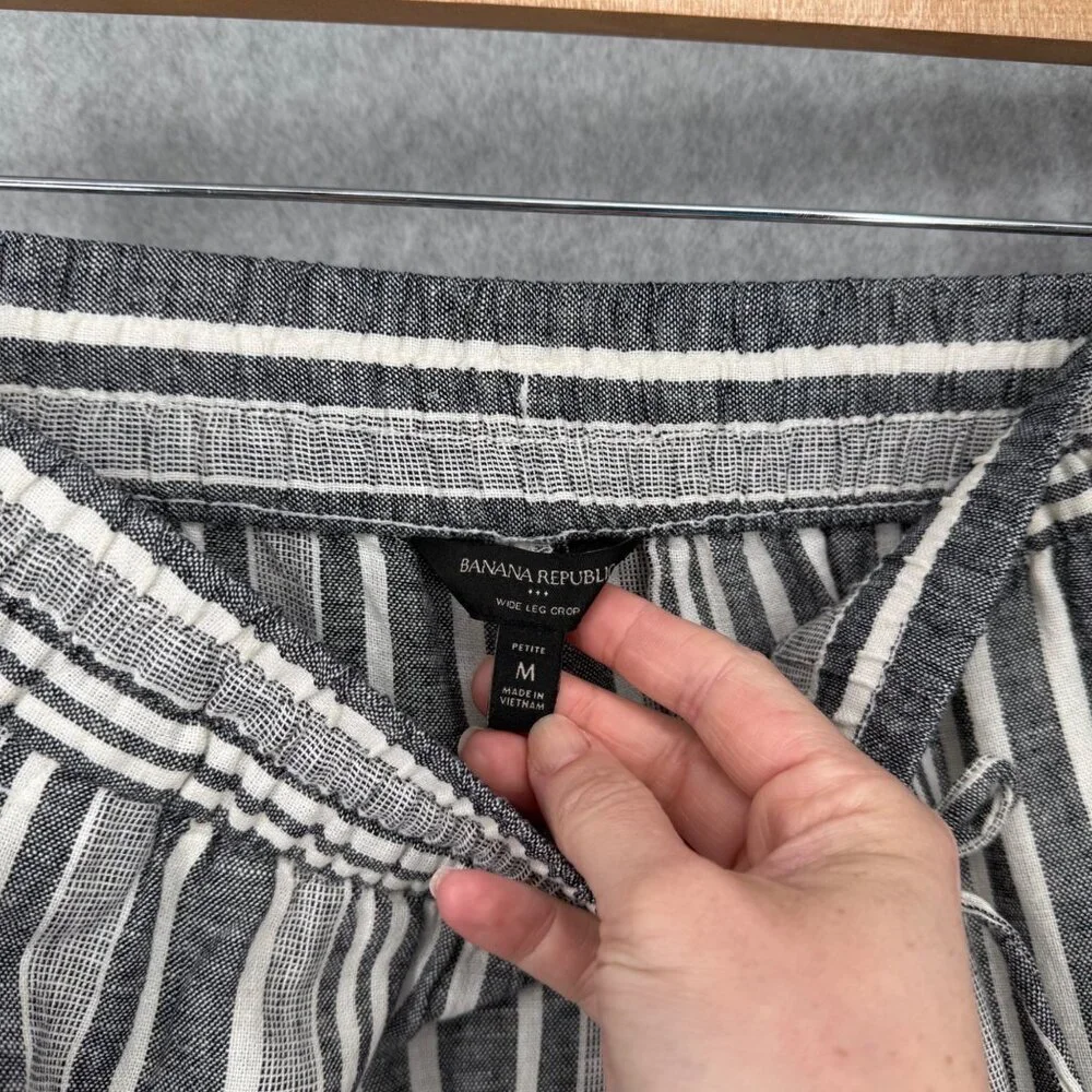 Banana Republic Wide Leg Crop Pull On Pant Size M Petite Navy White Stripe Linen